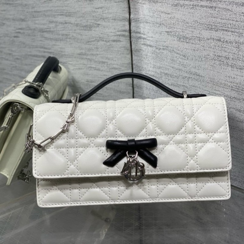 Dior Lady 蝴蝶结珍珠链条包