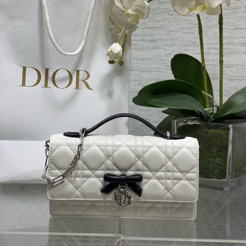 Dior Lady 蝴蝶结珍珠链条包