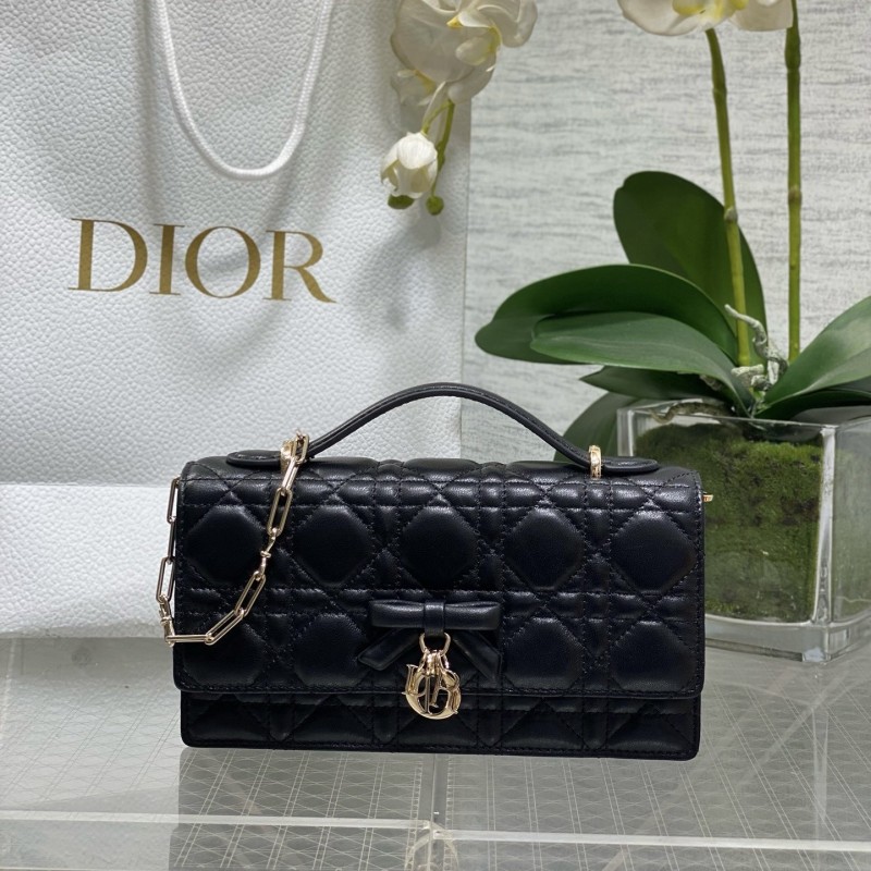 Dior Lady 蝴蝶结珍珠链条包