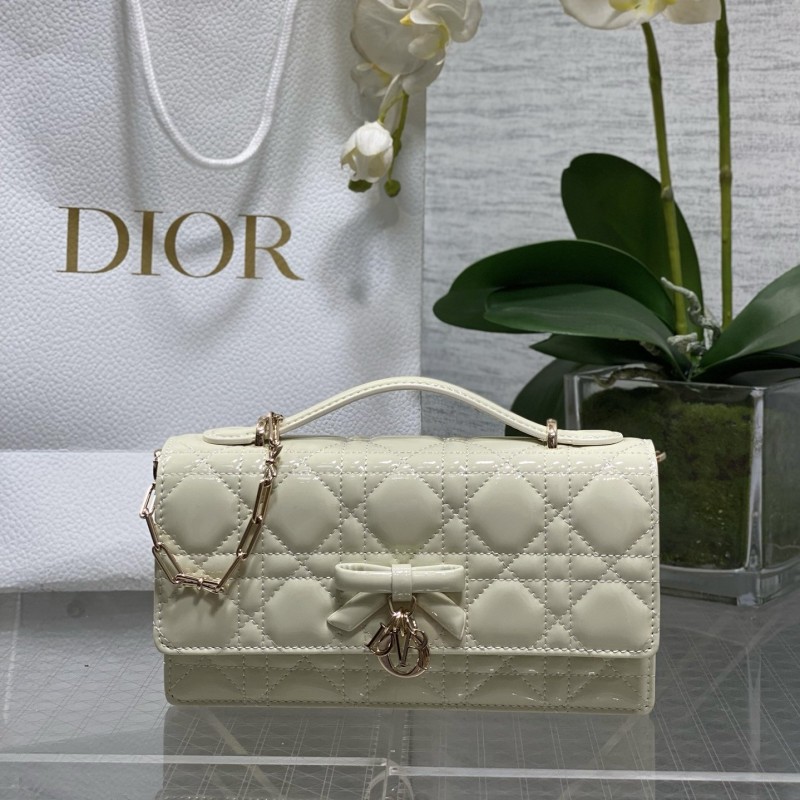 Dior Lady 蝴蝶结珍珠链条包