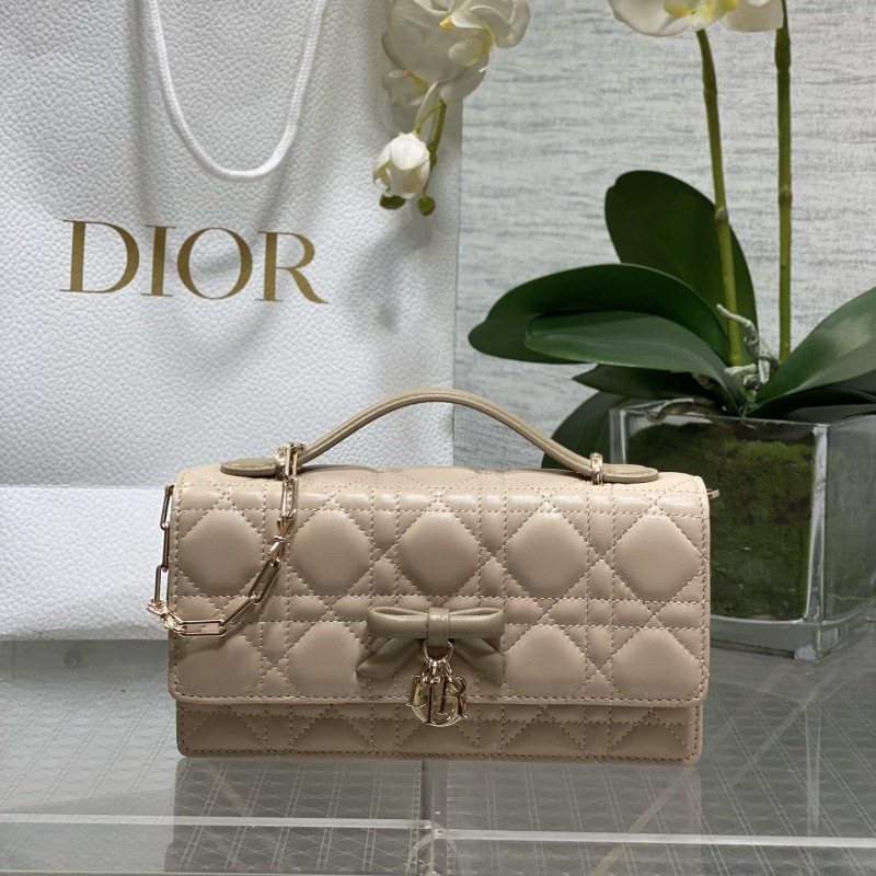 Dior Lady 蝴蝶结珍珠链条包