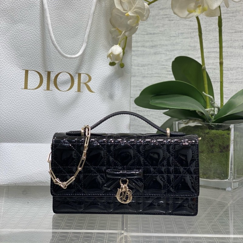 Dior Lady 蝴蝶结珍珠链条包