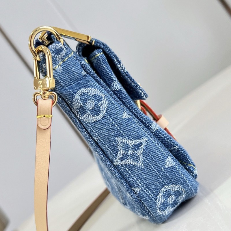 LV Pochette 