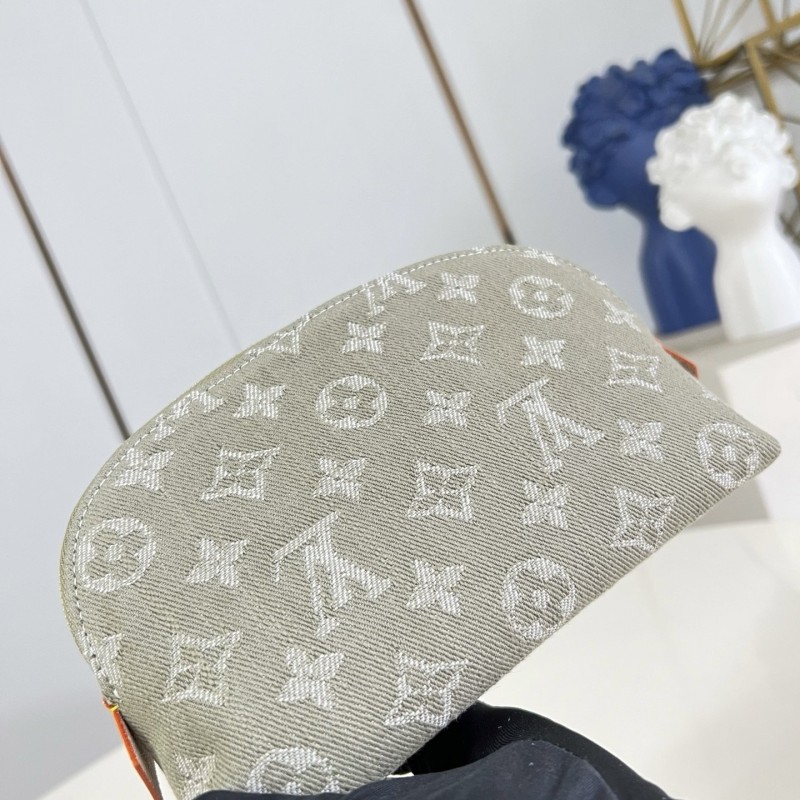 LV Pochette Cosmetique 
