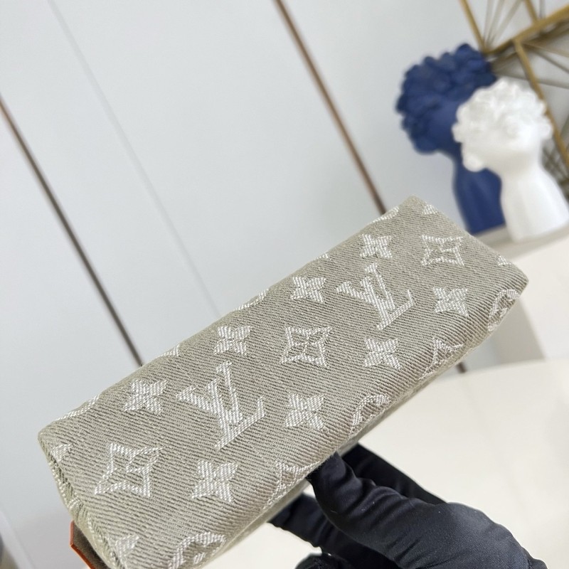 LV Pochette Cosmetique 
