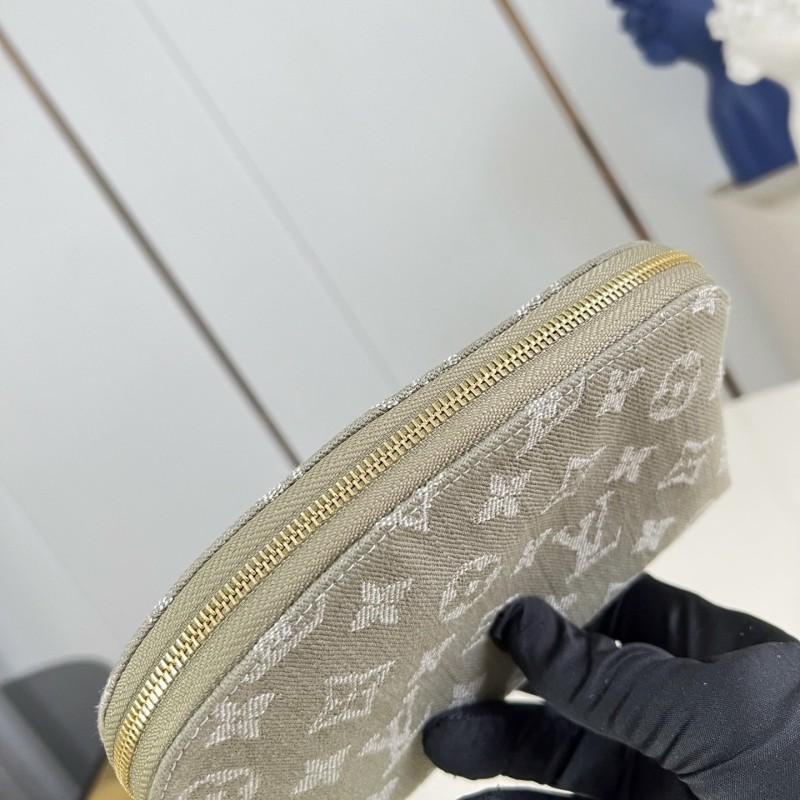 LV Pochette Cosmetique 