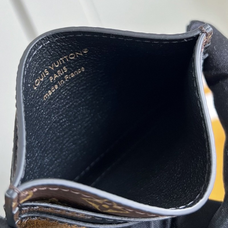 LV Cardholder