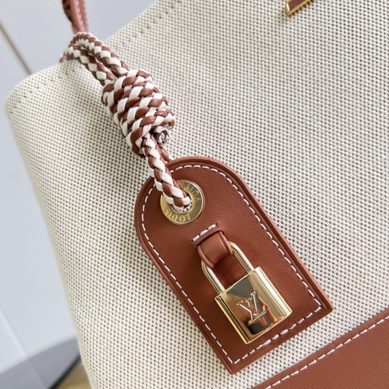 LV Capucines Souple