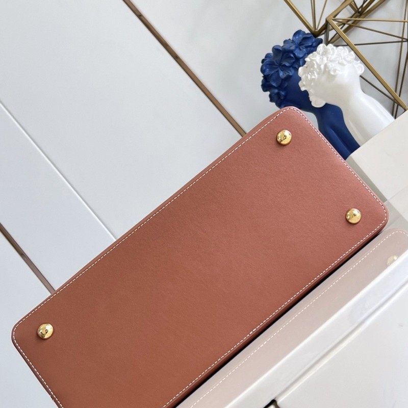 LV Capucines Souple