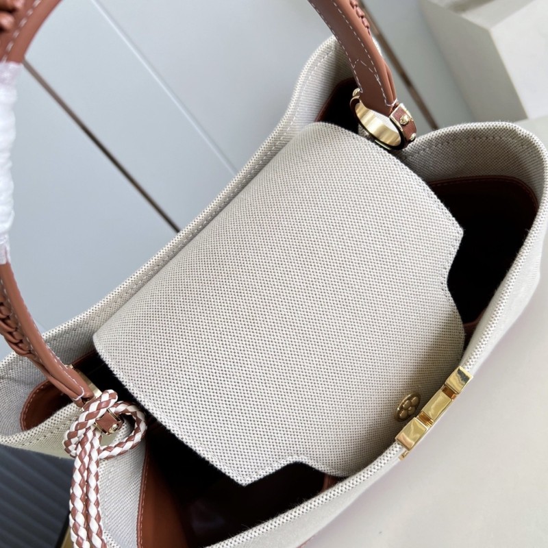 LV Capucines Souple