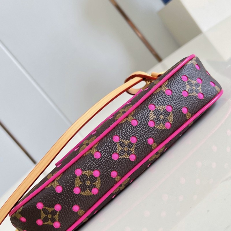 LV Pochette