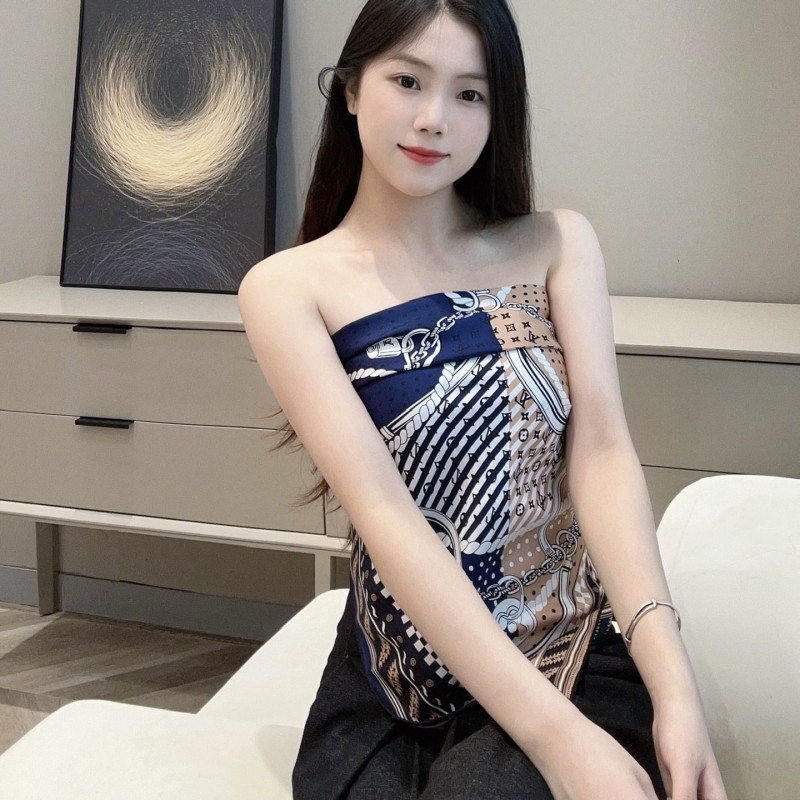 LV Scarf