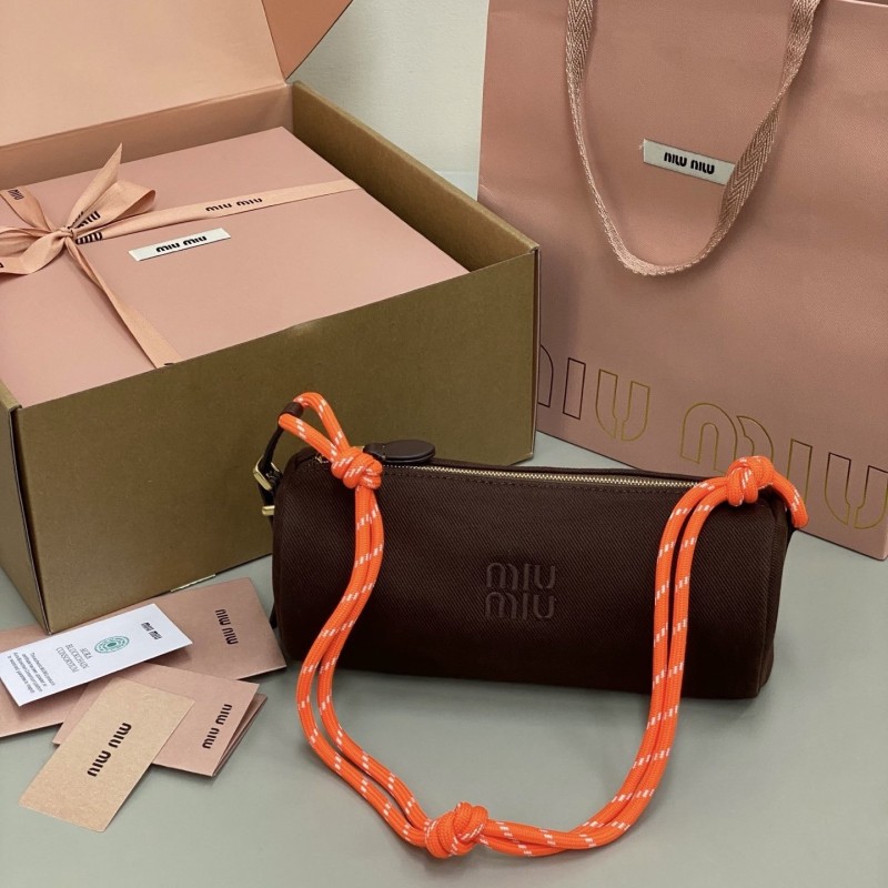 MiuMiu 笔筒包
