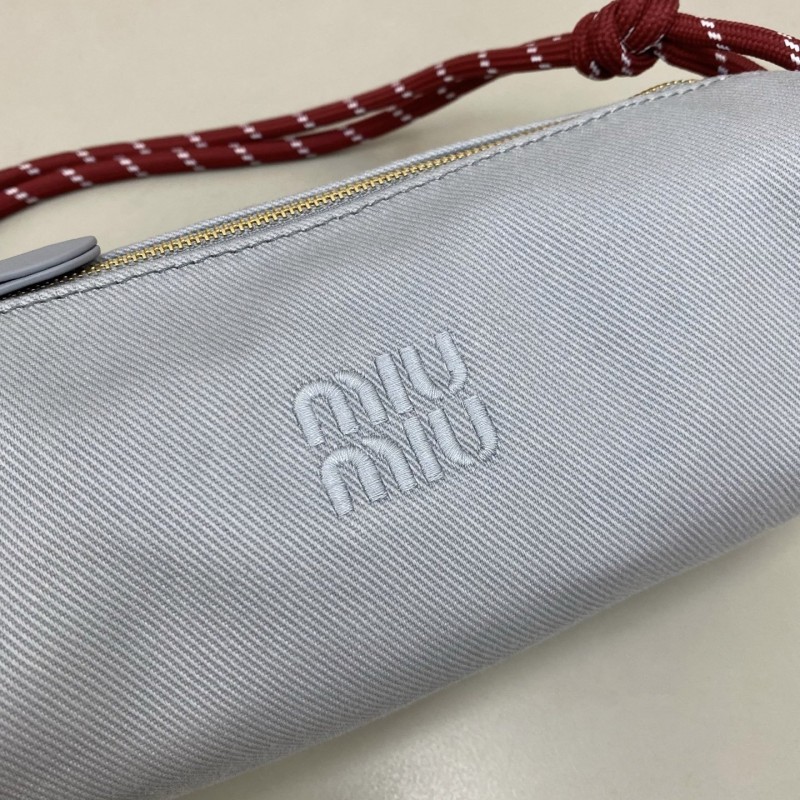 MiuMiu 笔筒包
