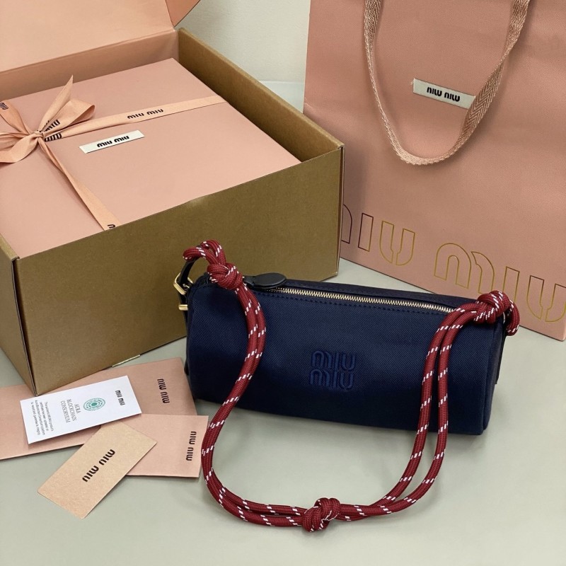 MiuMiu 笔筒包