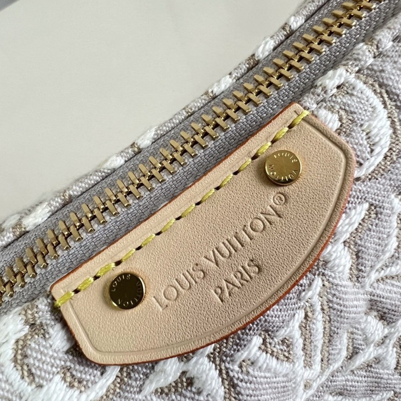 LV Pochette Hills