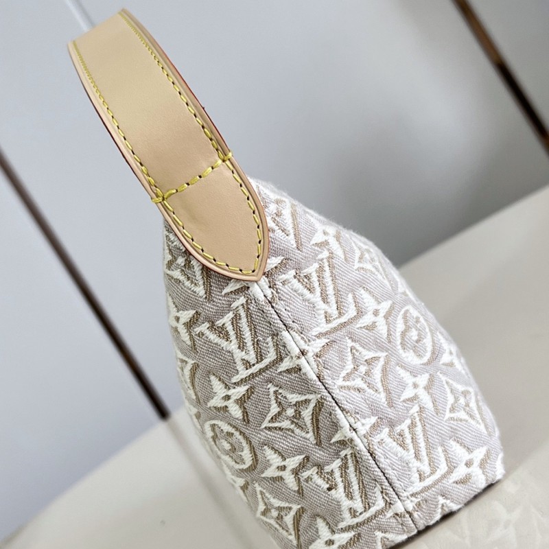 LV Pochette Hills