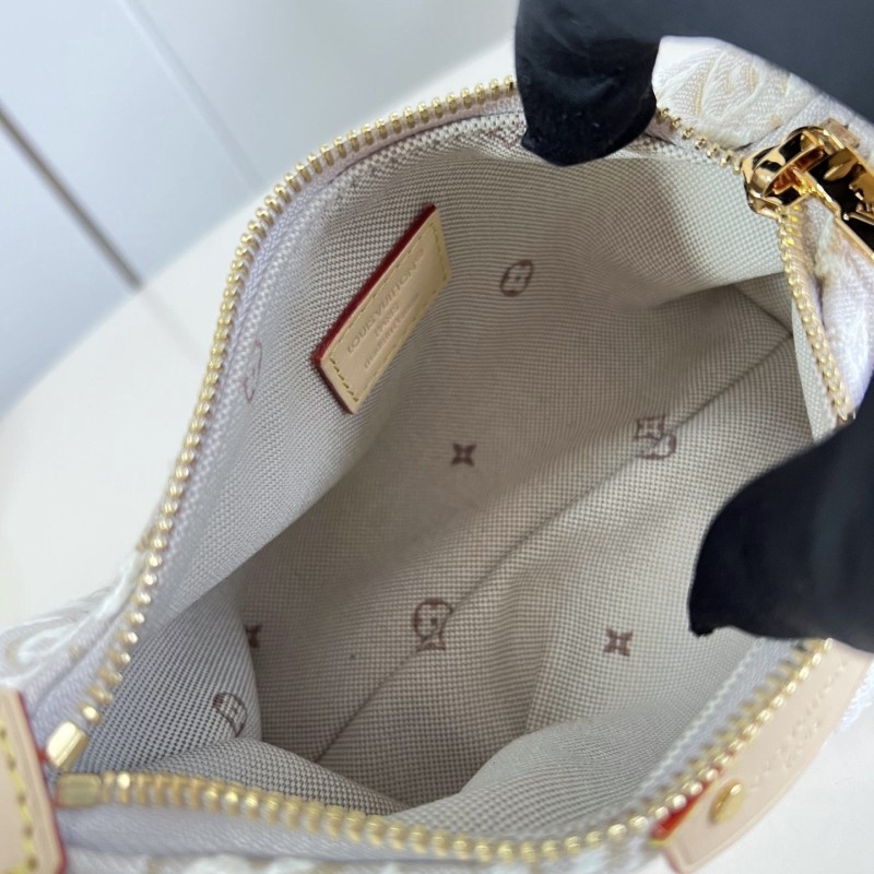 LV Pochette Hills