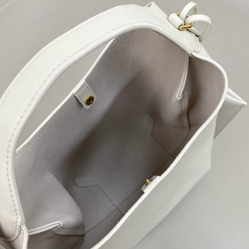 Celine Hobo