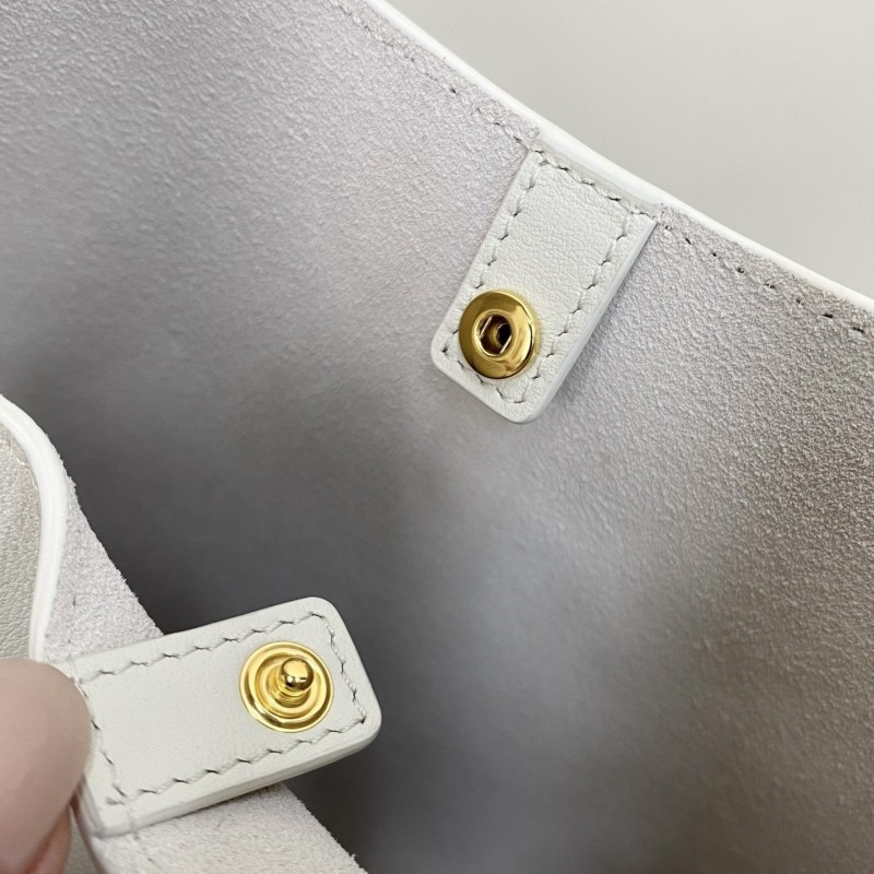 Celine Hobo