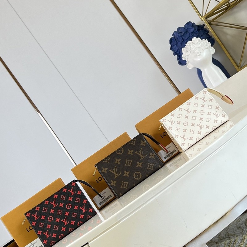 LV Poche Toilette 