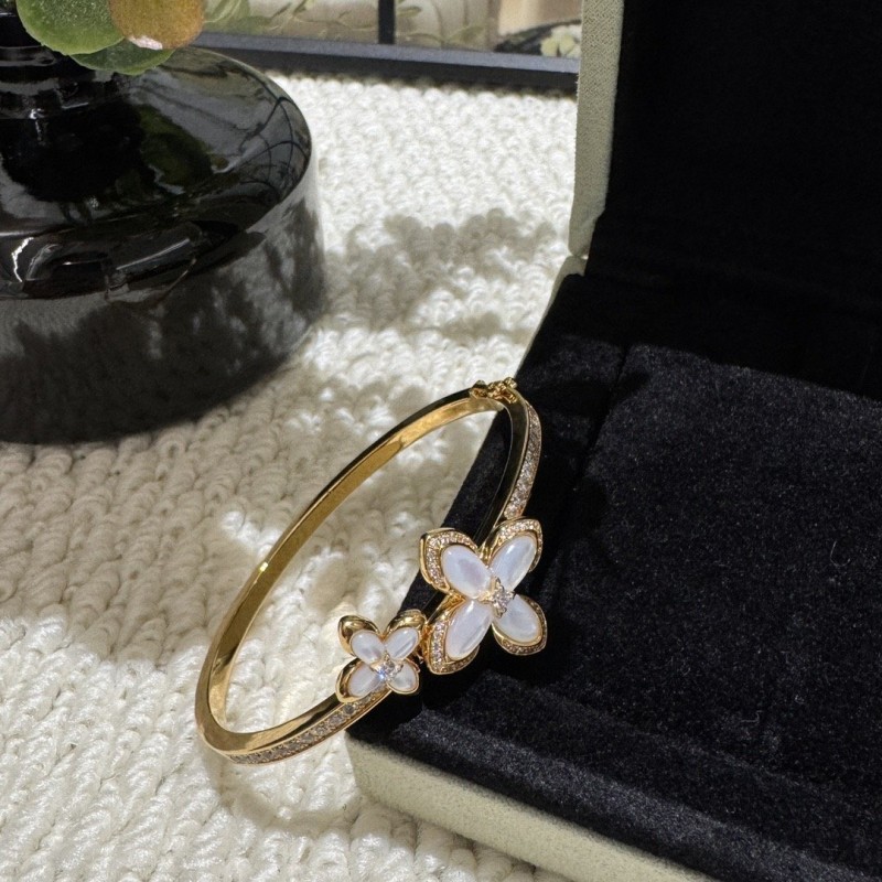 VCA Bracelet 