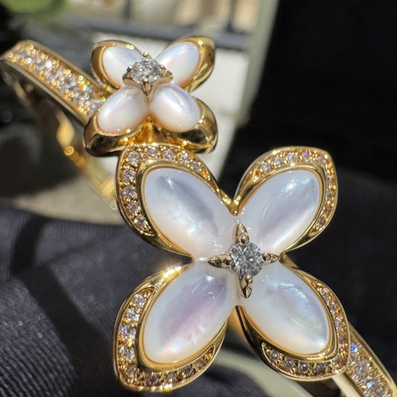 VCA Bracelet 