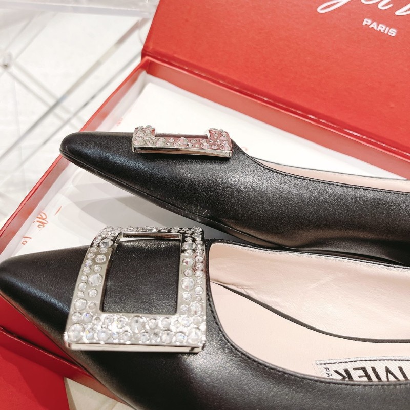 Roger Vivier Flats
