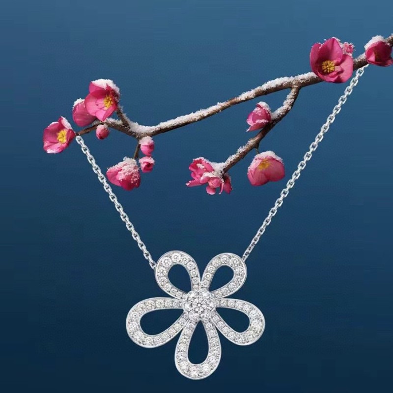 VCA Necklace 