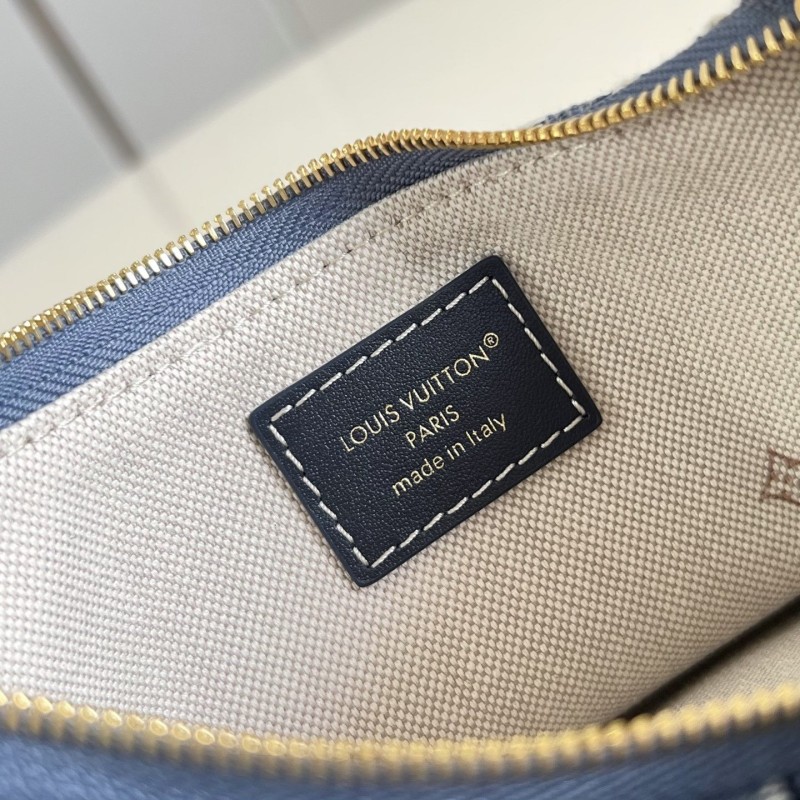 LV Liv Pochette