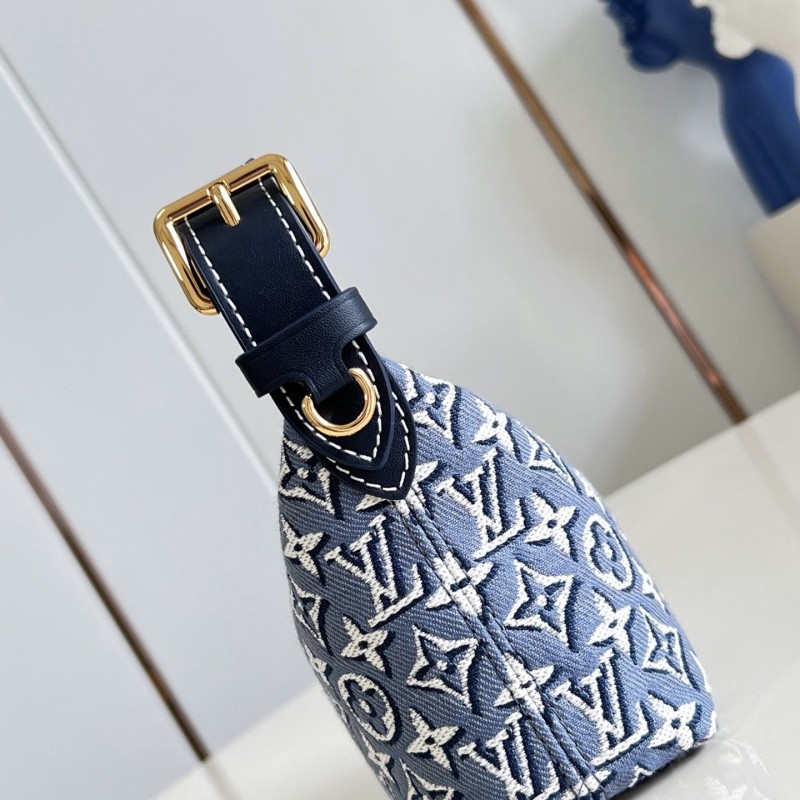 LV Pochette Hills