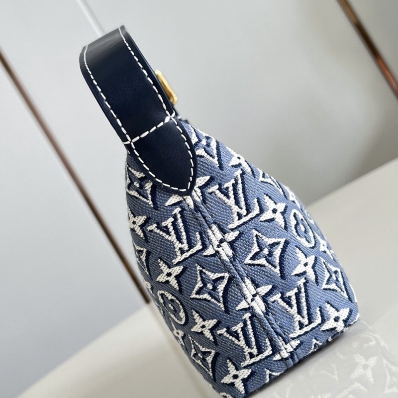 LV Pochette Hills