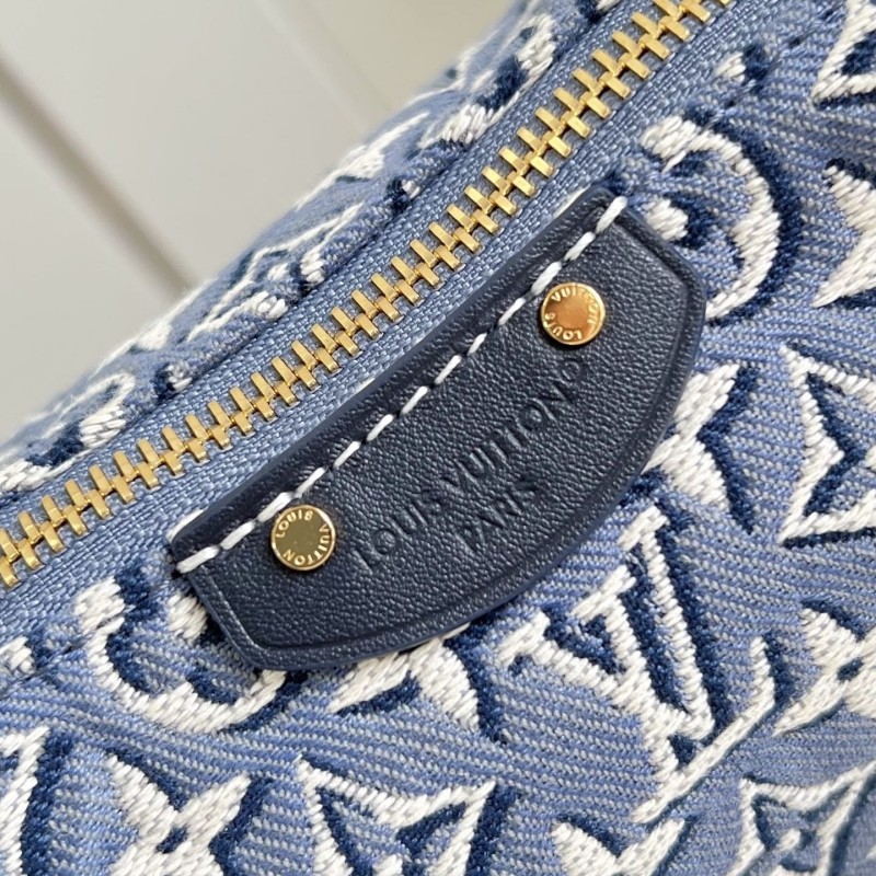 LV Pochette Hills