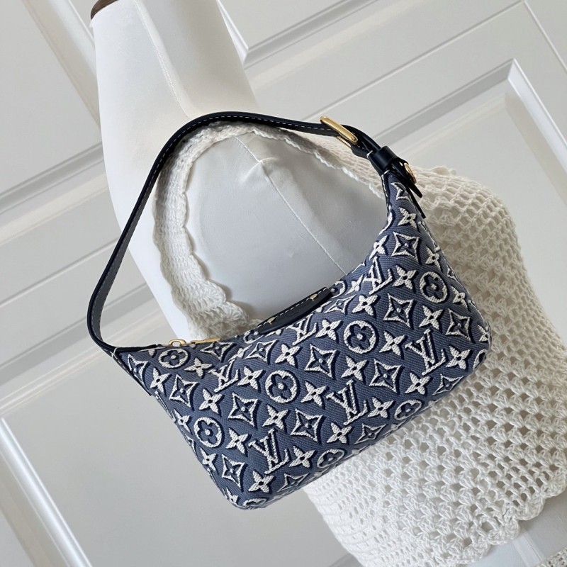 LV Pochette Hills