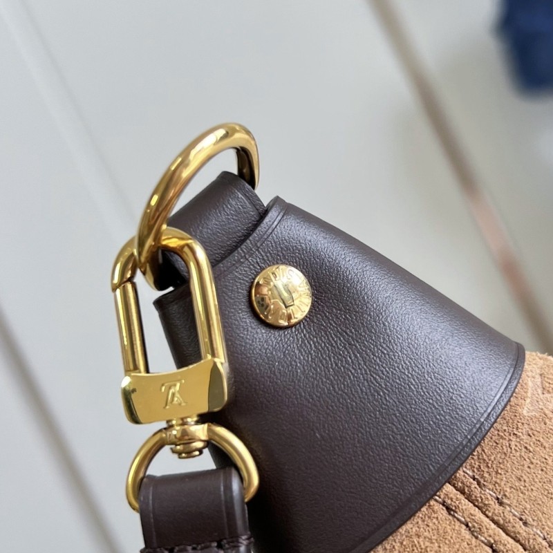 LV Pochette Mia