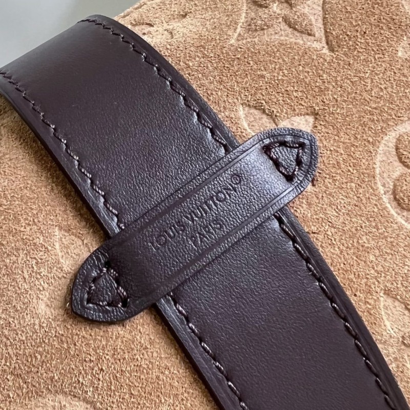 LV Pochette Mia