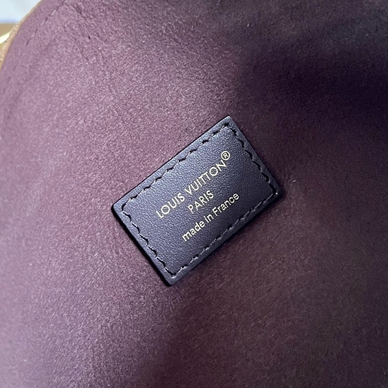 LV Pochette Mia