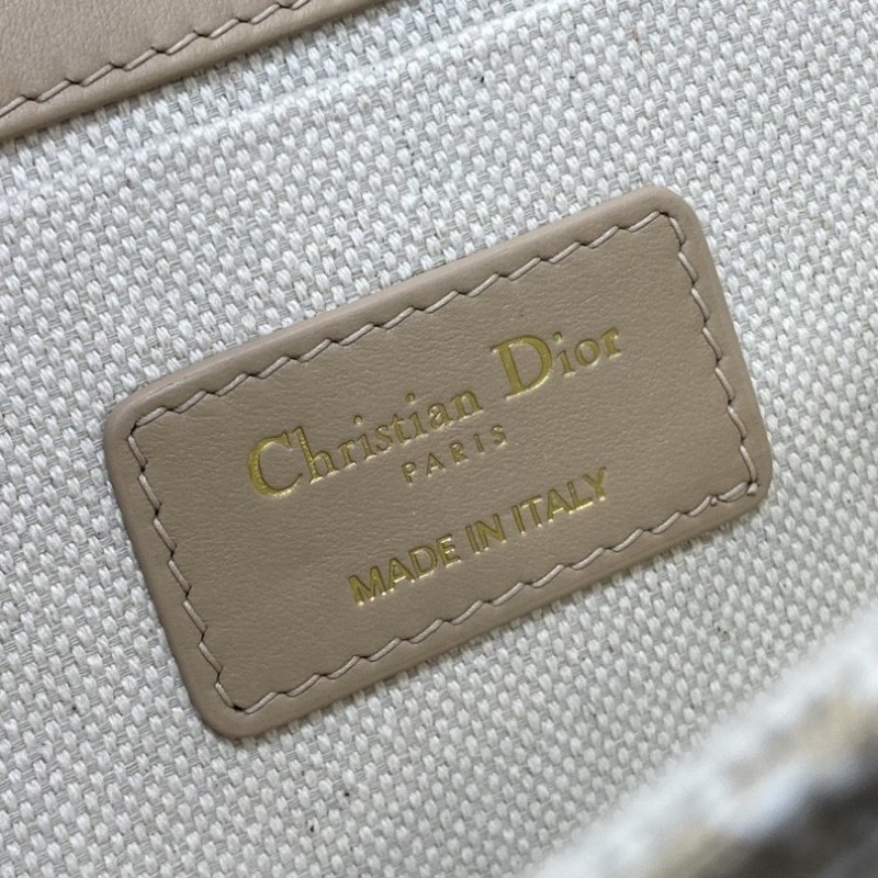 Dior Montaigne