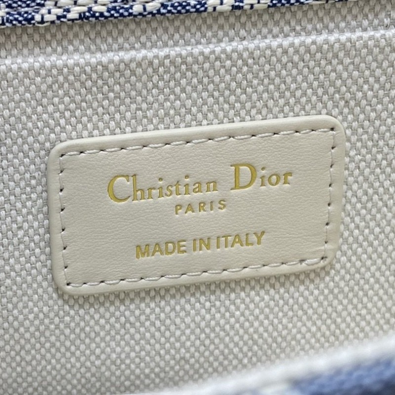 Dior Montaigne