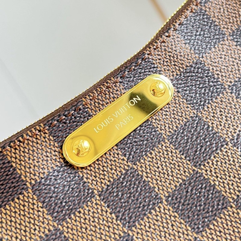 LV Liv Pochette