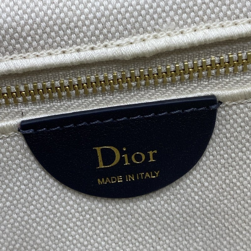 Dior WOC