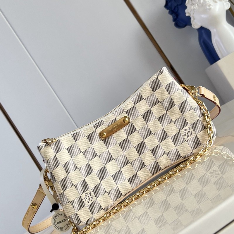LV Liv Pochette