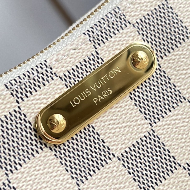 LV Liv Pochette