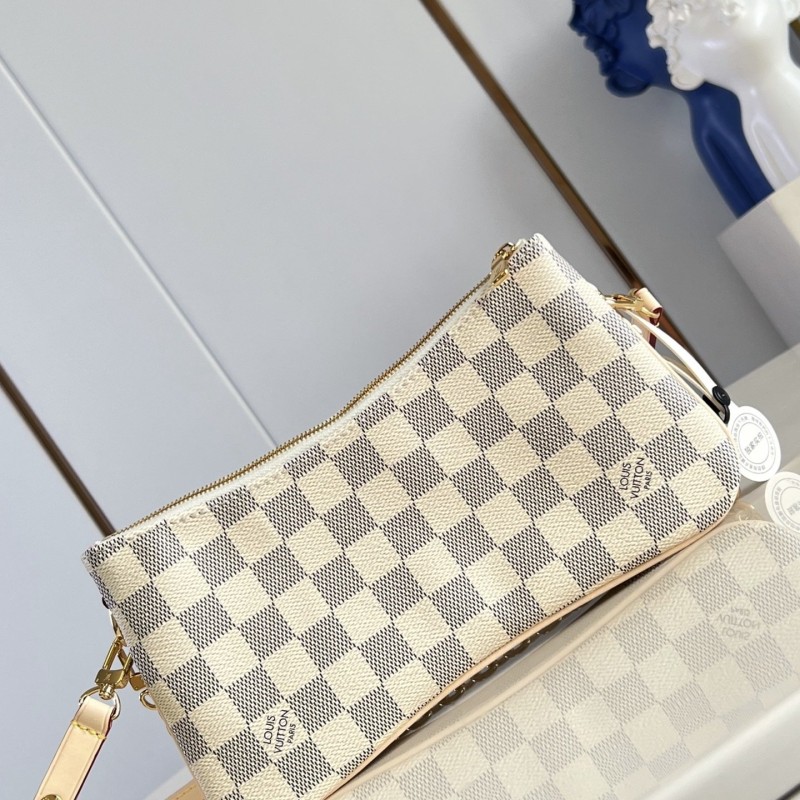 LV Liv Pochette