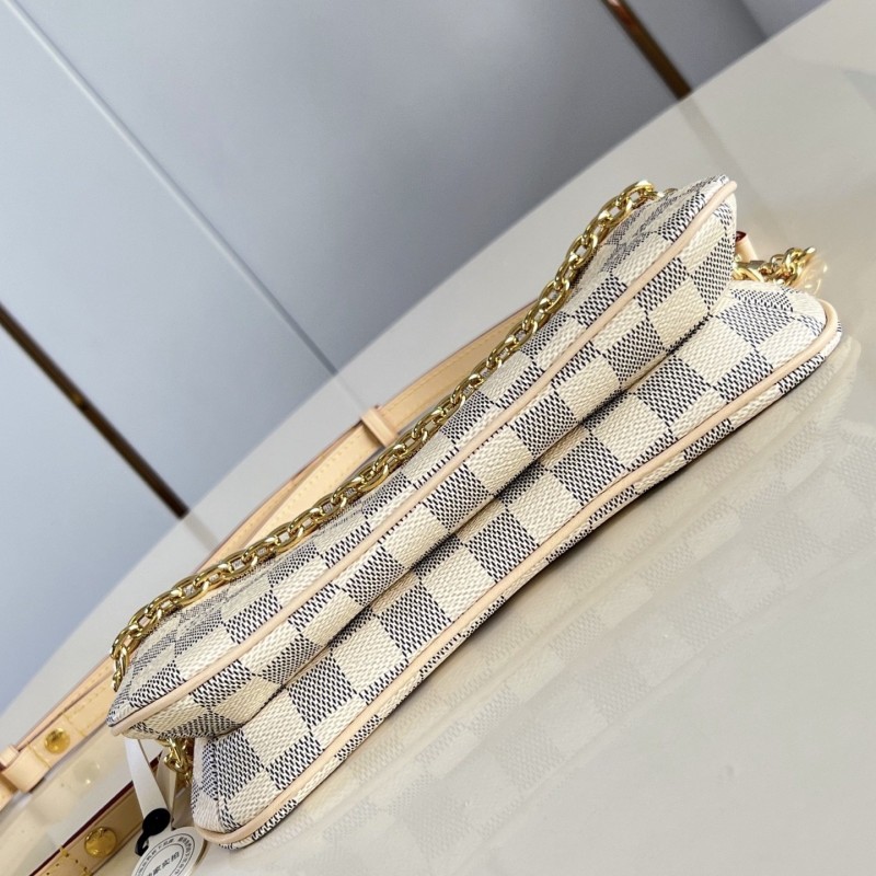 LV Liv Pochette