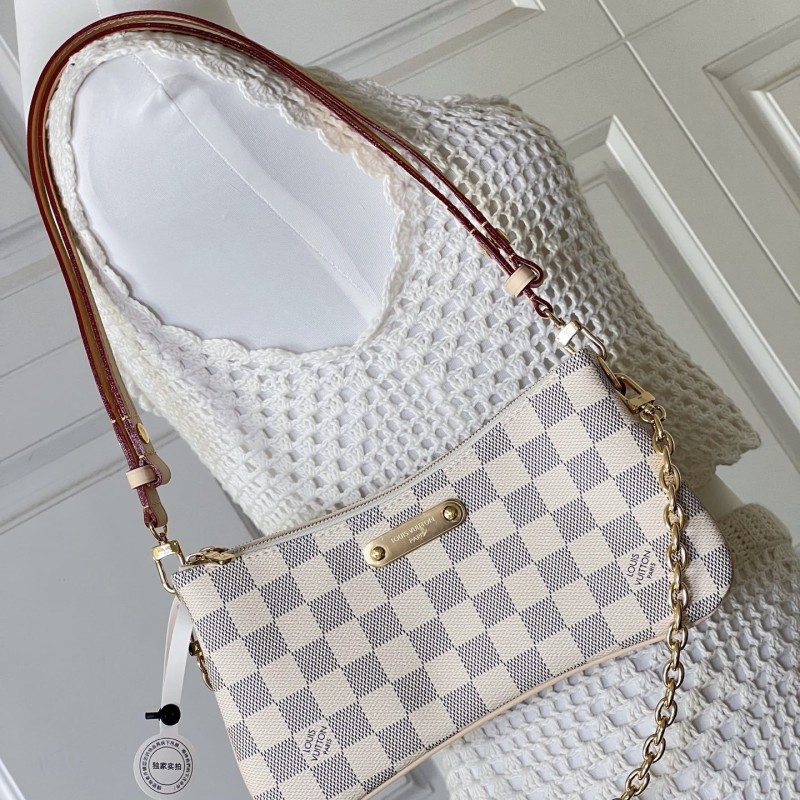 LV Liv Pochette