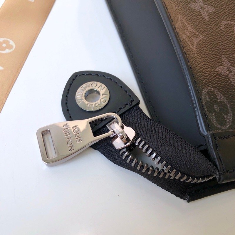 LV 手拿包