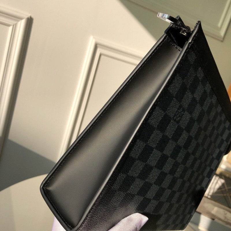 LV 手拿包