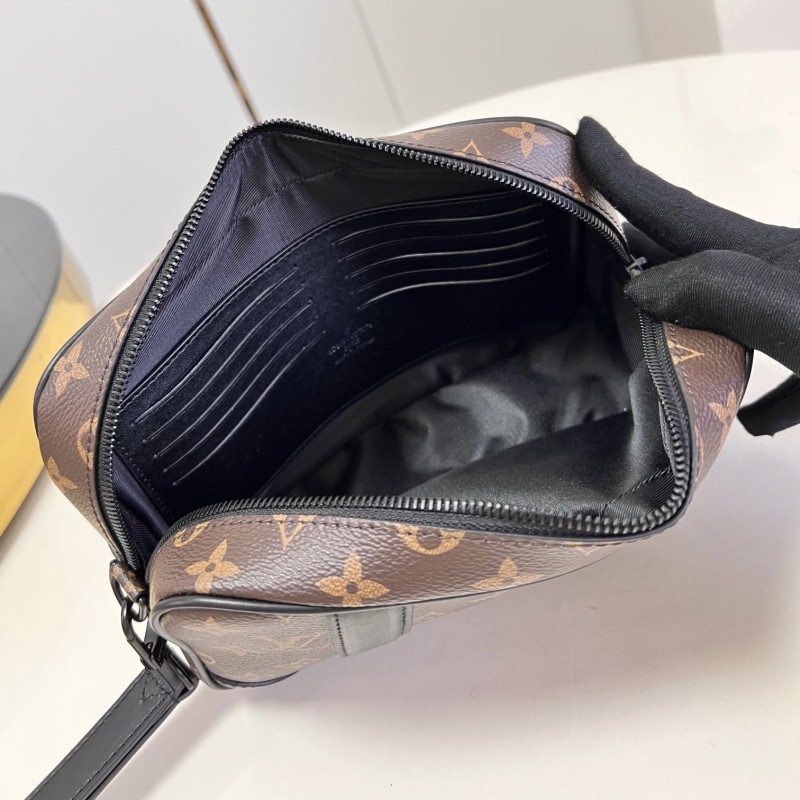 LV 手拿包