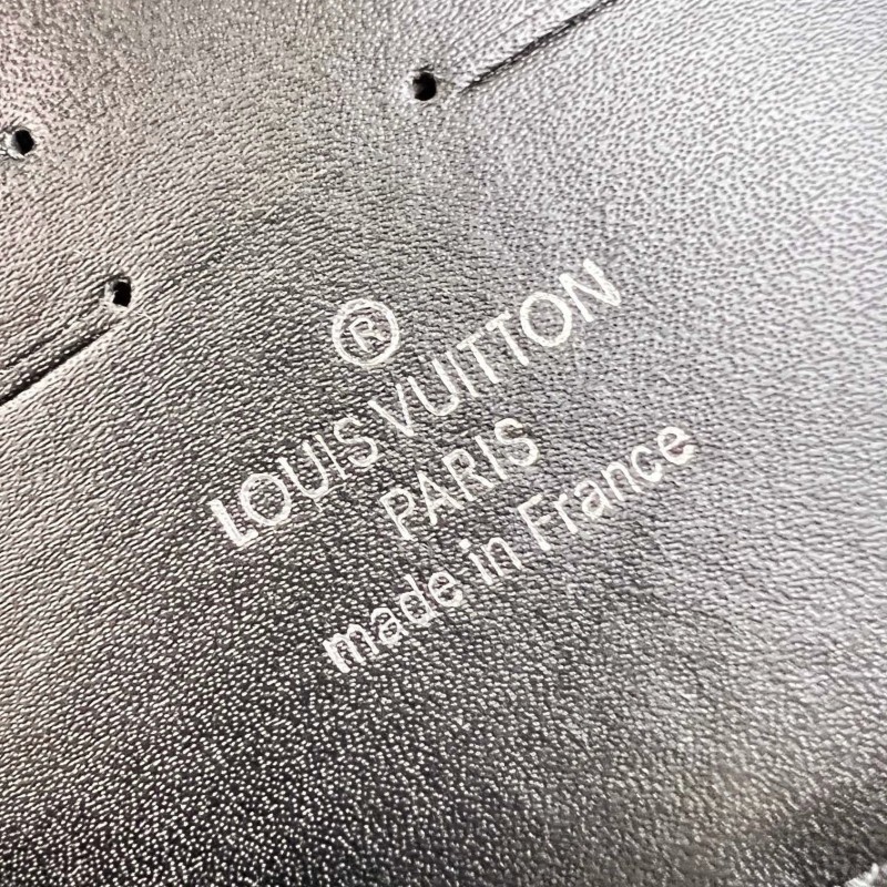 LV 手拿包